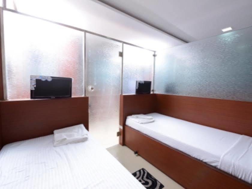 Golden Apple Boutique Hotel Колката Екстериор снимка